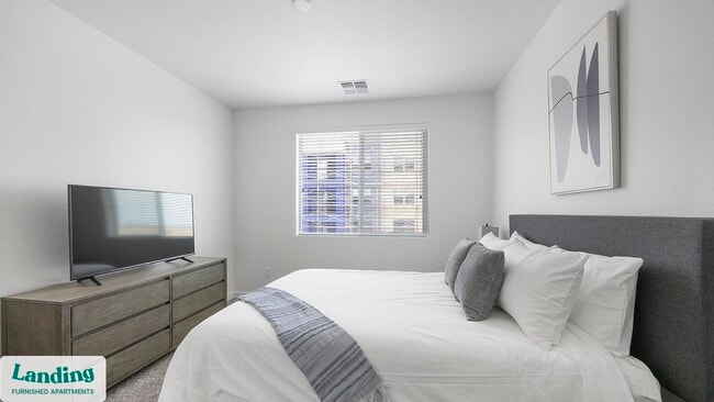 Photo - 2323 N 150th Dr Unidad D-3043