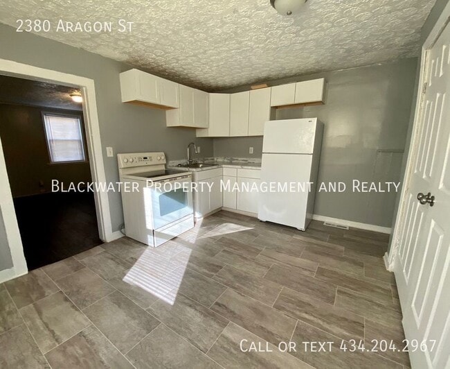 Photo - 2380 Aragon St