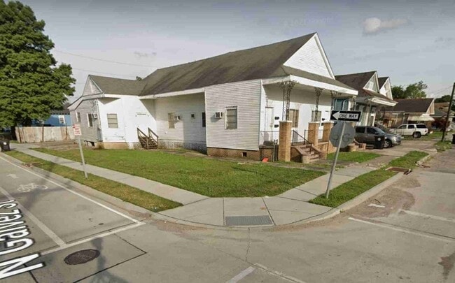 Building Photo - 2035 Arts St