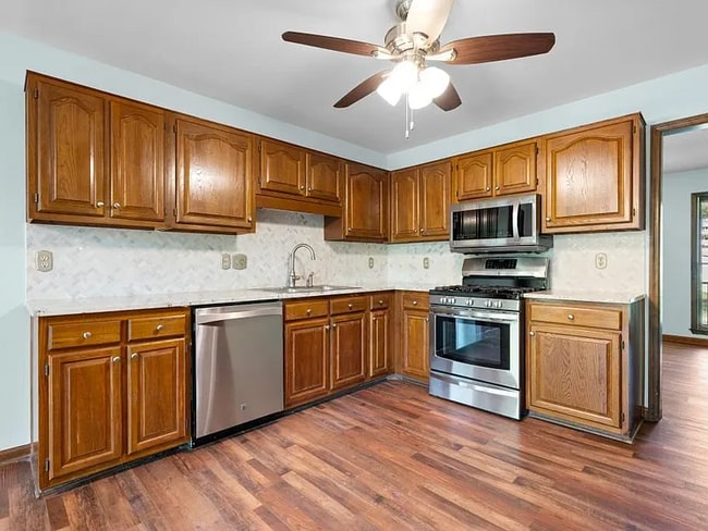 Photo - 1061 Retner Dr SW