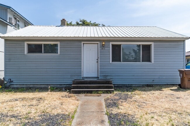 Single Family Home on Spokanes North Side!! - Single Family Home on Spokanes North Side!!