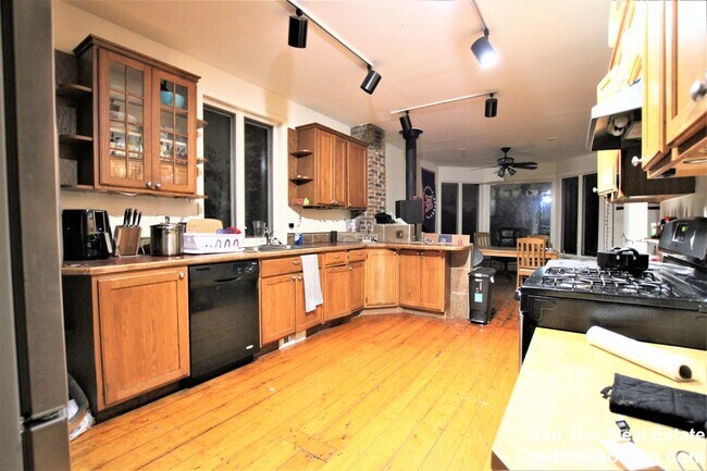 Photo - 53 Lawn St Unit 2