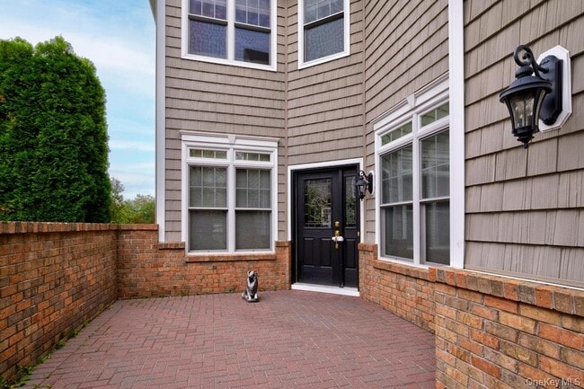 Photo - 702 Equestrian Way