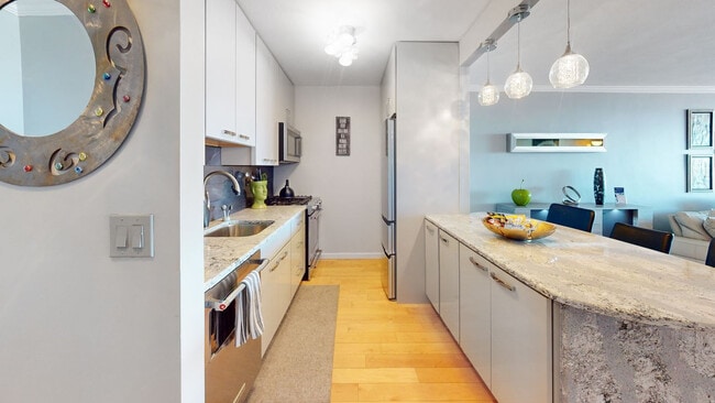 Building Photo - 8 Whittier Pl Rental