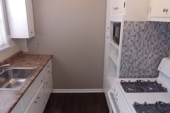 Kitchen includes refrigerator, oven and micro - 2809 W 13 Mile Rd Unit #3
