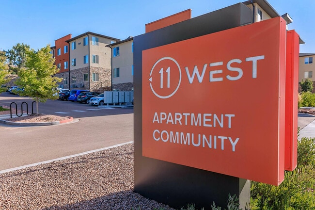 11 West Apartments - Letrero de propiedad - 11 West | Student Housing