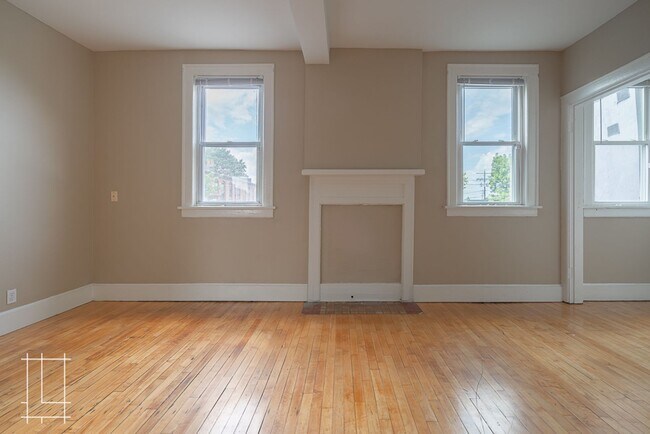 Photo - 2487-2491-2491 Summit St Unit 2489 Summit St. Apt. A