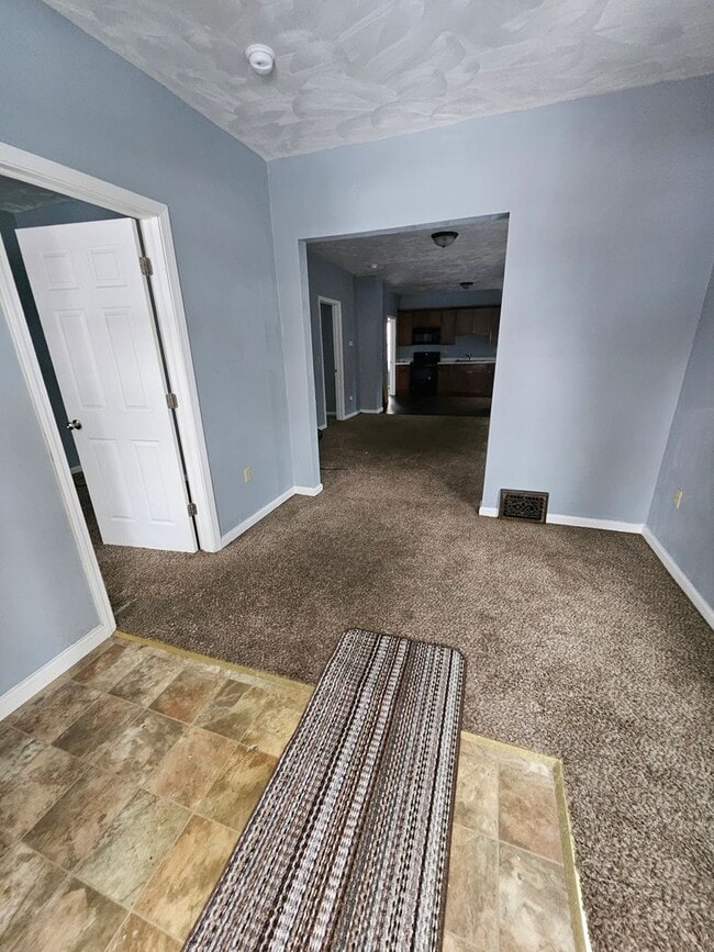 Photo - Lower 3 bedroom unit East Side