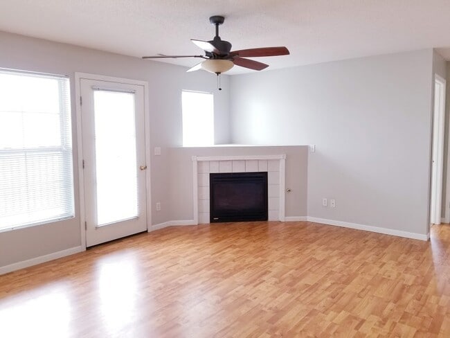 Photo - 1230 Murray St NE #5 Unit 5