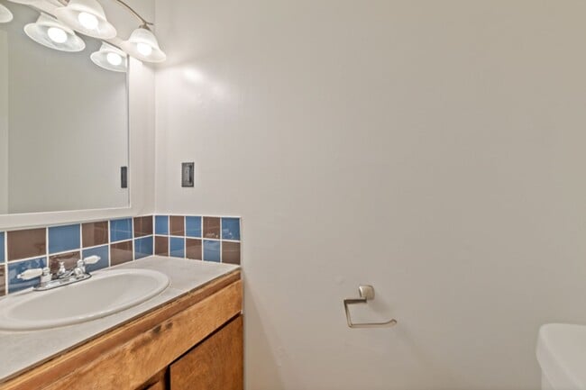 Photo - Gypsum 3261-3267 Unit 3267