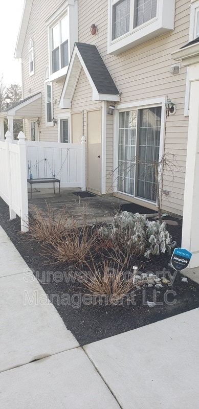 Photo - 1505 Saxony Dr