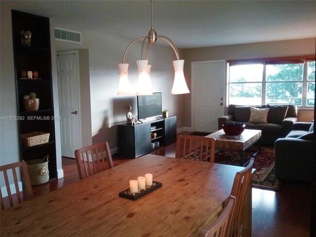 Building Photo - 401 Golden Isles Dr Unit 208