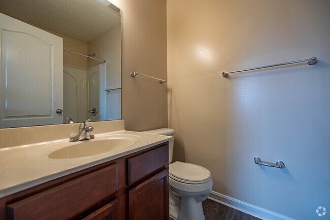 2BR, 2BA - 1350SF - Primary Bathroom