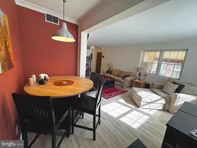 Photo - 2107 N Scott St Unidad 65