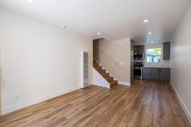 Photo - 933 University Ave