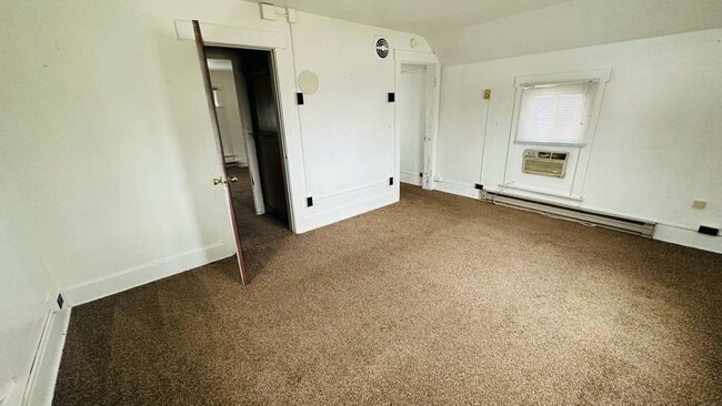 Photo - 483 W Perry St