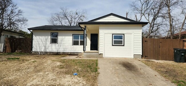 Building Photo - Beautifully Remodeled 3 Bed / 2 Bath Home with Large Backyard