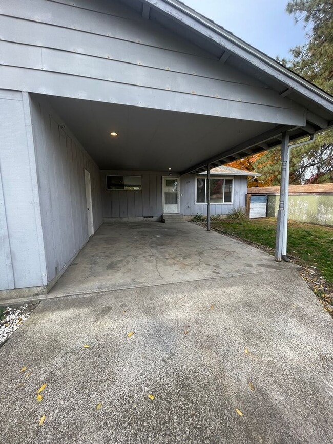 Building Photo - 2 Bedroom in Albany!