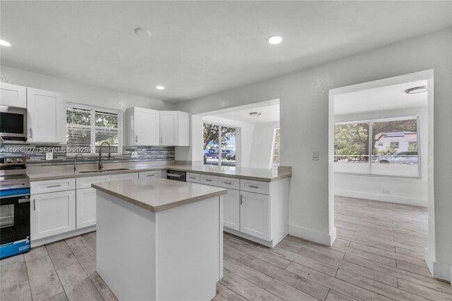 Photo - 16200 NE 3rd Ave