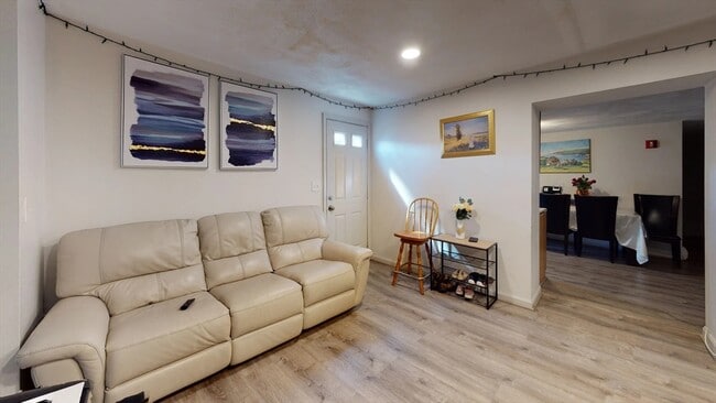 Photo - 27 Kelley Ct Unidad B