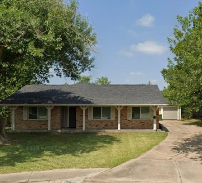 Building Photo - 2706 Wilshire Cir