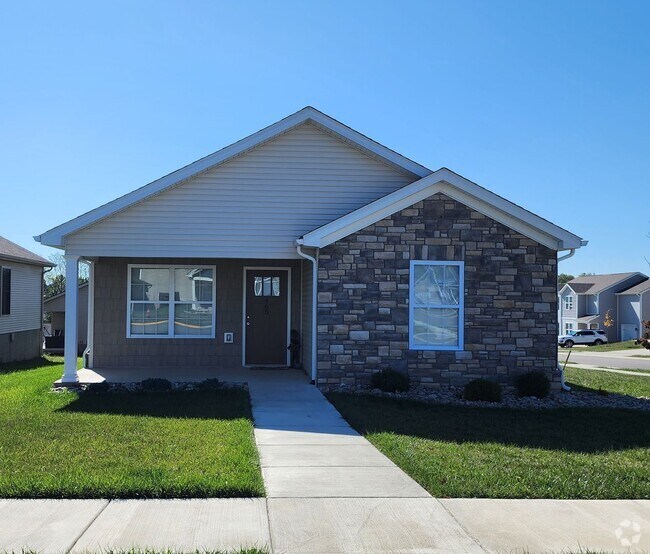 Building Photo - Live in Luxury at The Farms 3 Bedroom Sing... Rental