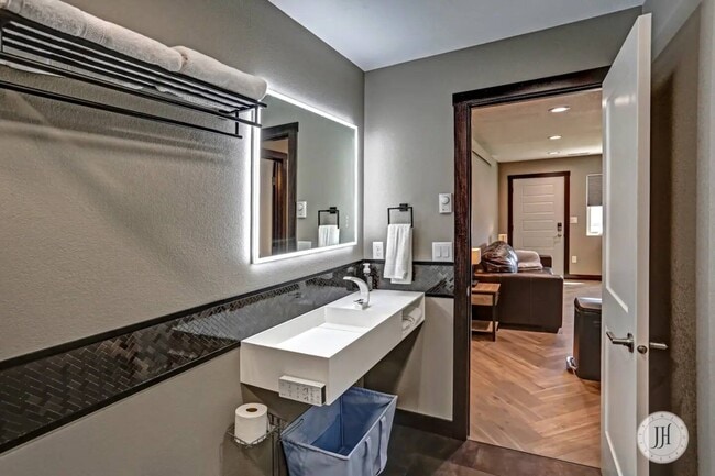 Photo - 5011 Charmwood Dr