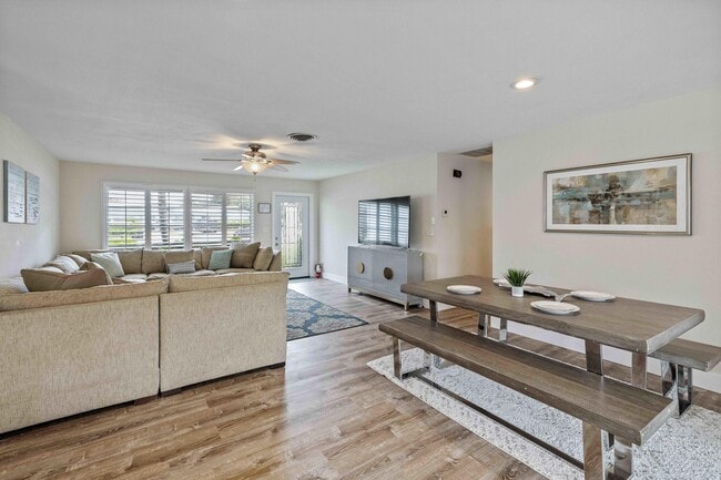 Photo - 655 Kingfish Pl