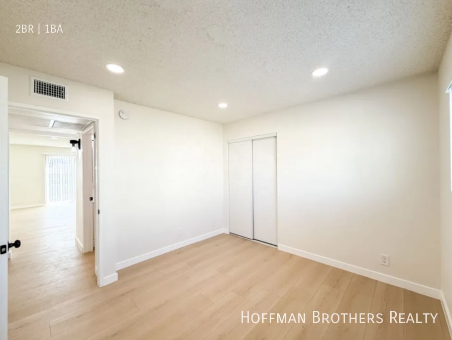 Photo - 14801 Delano St Unit 9