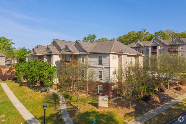 Photo - Pineherst Student Apartments