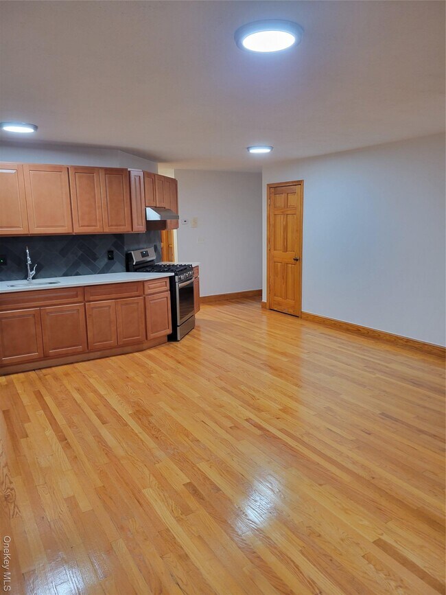 Photo - 60-06 172nd St