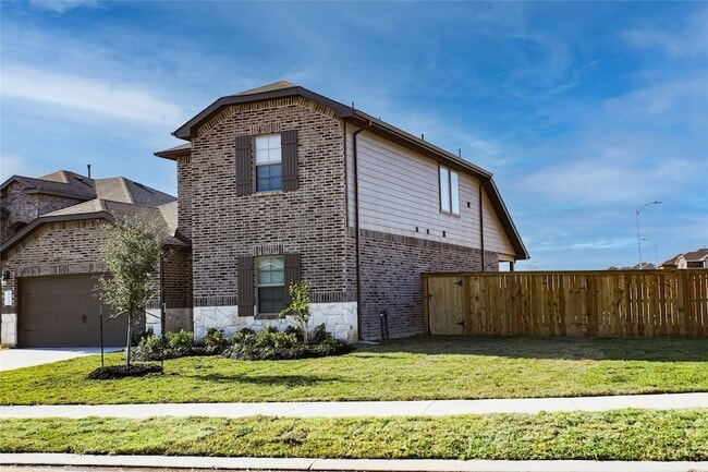 Photo - 5615 Cedar Cres Ct