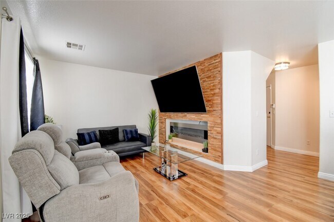 Photo - 2529 Charleville Ave