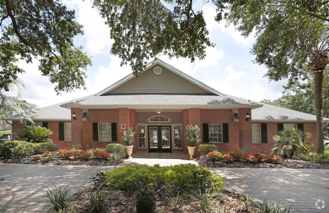 Lake Crossing Apartments