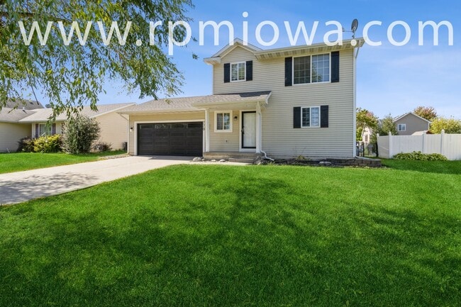Building Photo - FENCED IN YARD!! 4 Bedroom, 2.5 Bathroom Home in Waukee