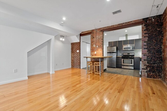 Building Photo - Modern 2B/2B with Parking | Minutes to Brookland Metro, Catholic University, MedStar & Children’s... Unit 202