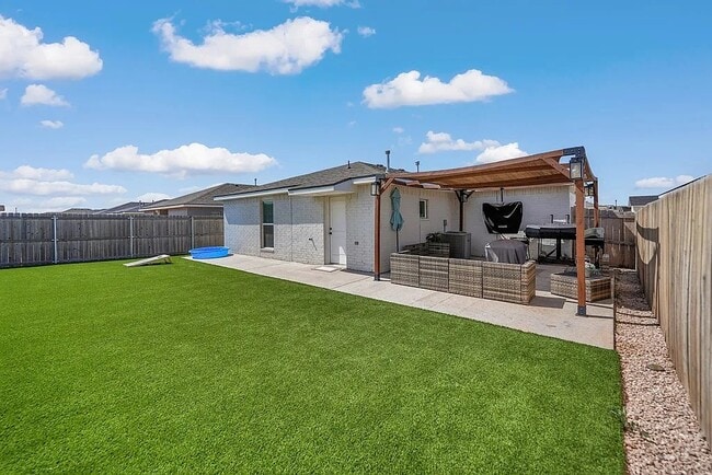 Near brand new 3 bd/2 bth home in quiet neighborhood! Turf backyard w/ pergola! All appliances! 1...