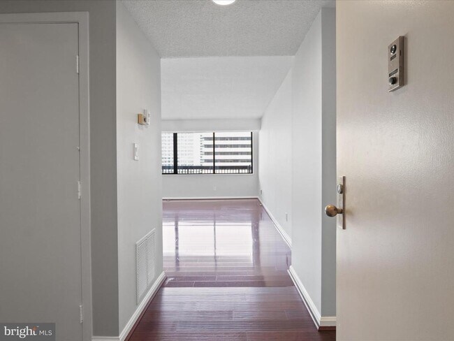 Building Photo - 3713 S George Mason Dr Unit 909 W Rental