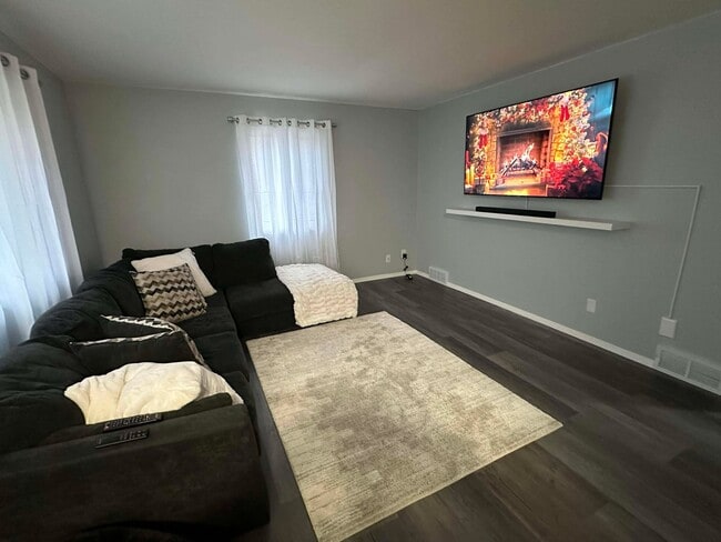 Photo - 4405 Meachem Rd