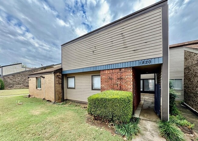 Building Photo - 1820 Three Stars Rd Rental