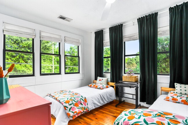 Photo - 66 Howell St NE