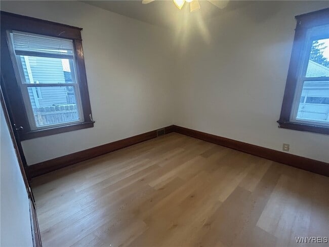 Photo - 528 Ontario St