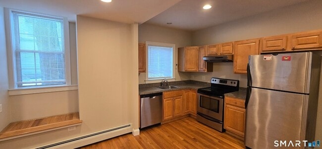 Building Photo - 154 Washington St Unit 12a