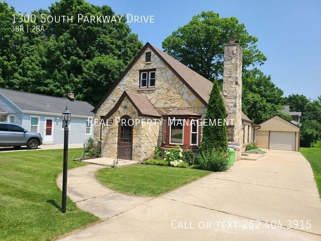 Building Photo - 1300 Parkway Dr Rental