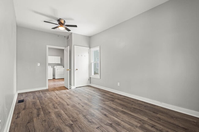 Building Photo - 208 S Swan St Unit Lower