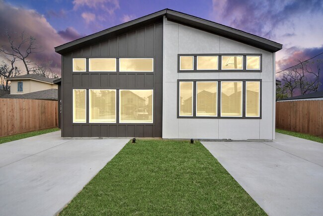 Photo - 8125 Cabot St