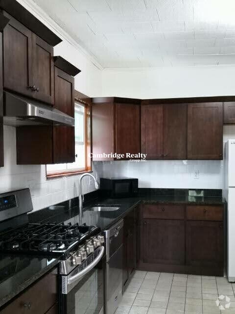 Building Photo - 24 Hardwick St Unit 1T Rental