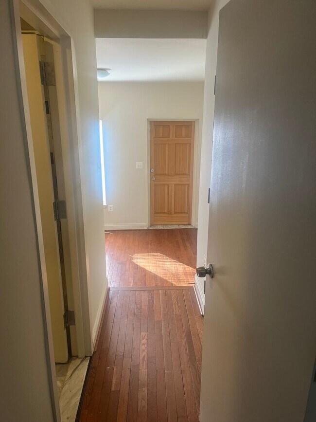 Photo - Commuter Friendly Beautiful Townhouse in Baltimore- Will go fast!
