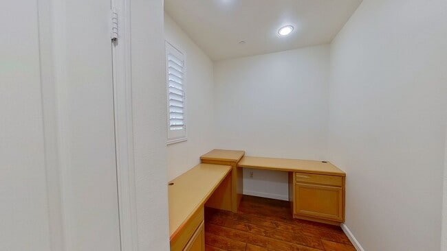 Photo - 21 Hinterland Way