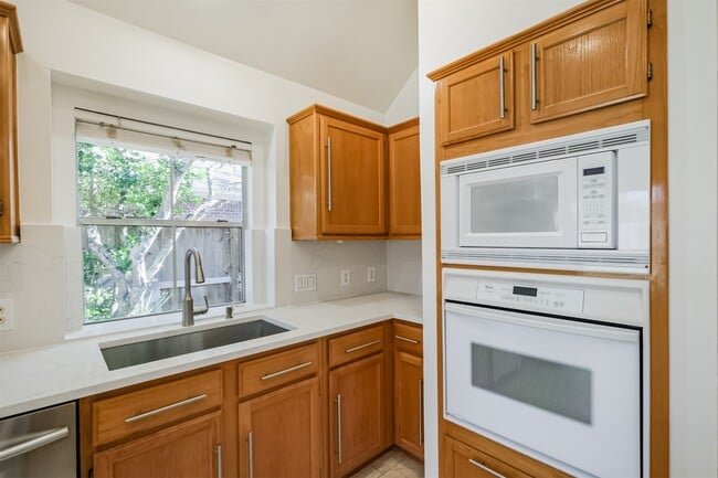 Photo - 1714 Bumelia Ct
